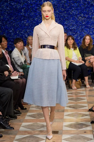 Look 44